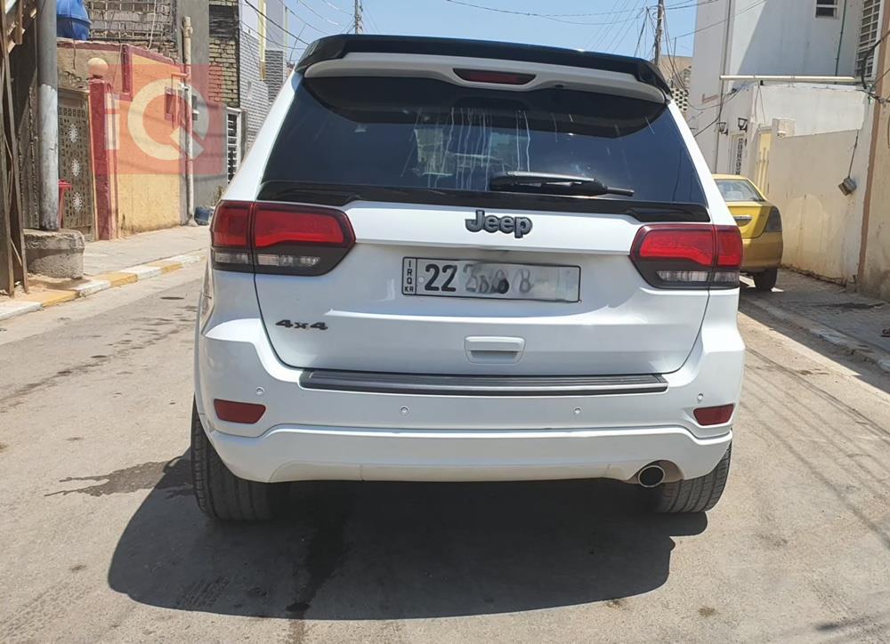 جیپ گراند شیرۆکی